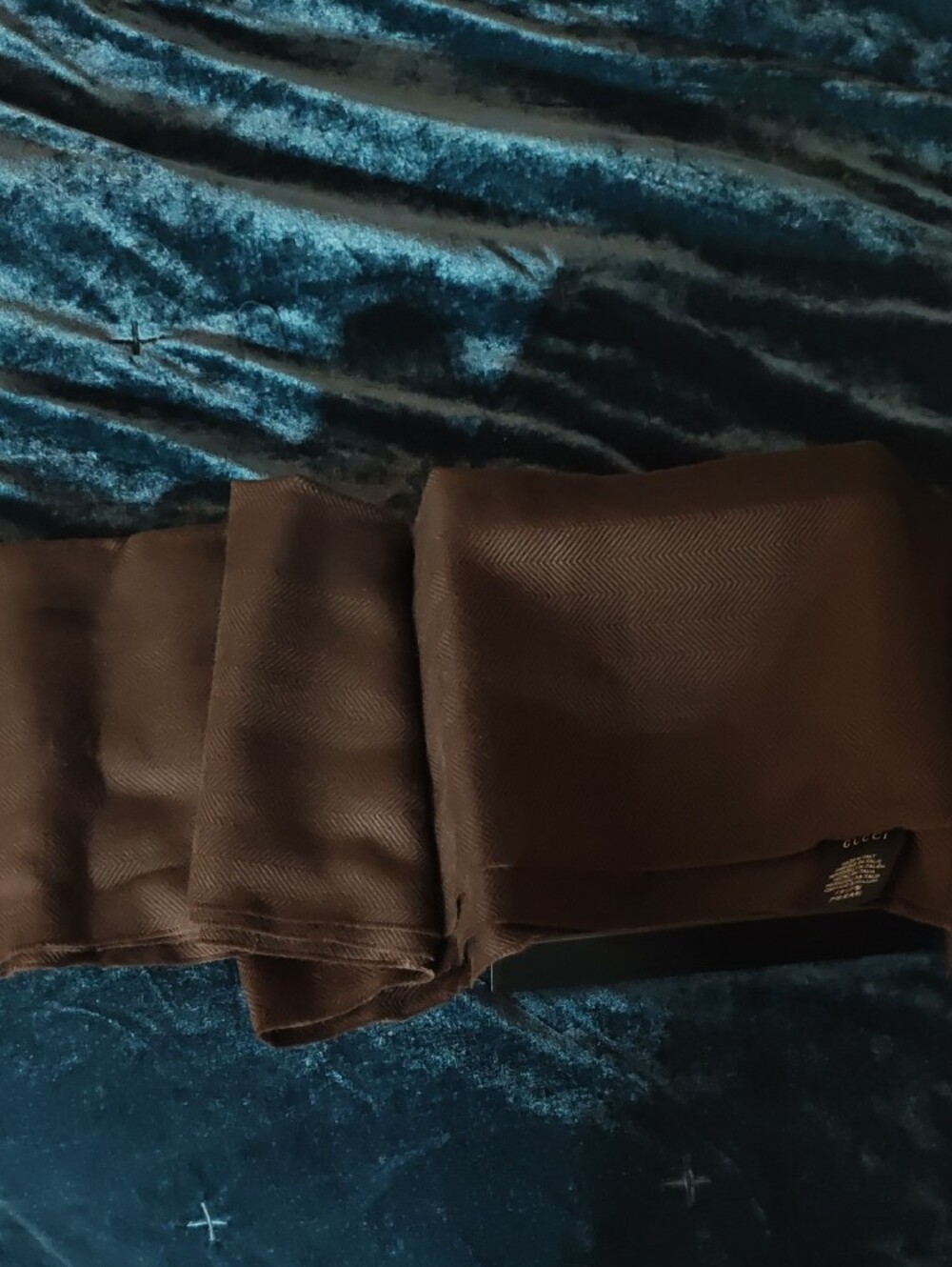 Gucci Brown Scarf with Black Logo Tag - Picture 2 of 8